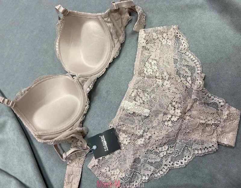 Комплект белья: кружевной бюстгальтер push-up и трусики 9415 Balaloum ...